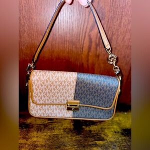 Michael Kors DuoTone Monogram Shoulder Bag FLAWLESS